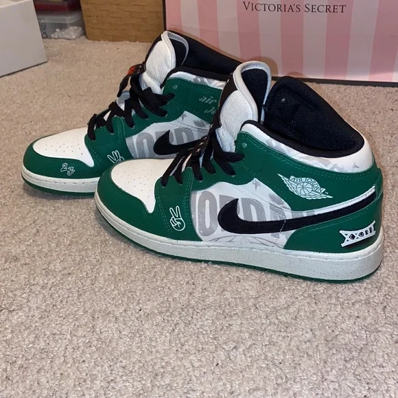 Air Jordan 1 Mid-Top Kids Youth Vibrant Green and White Sneakers Limited Edition - Picture 5 of 8